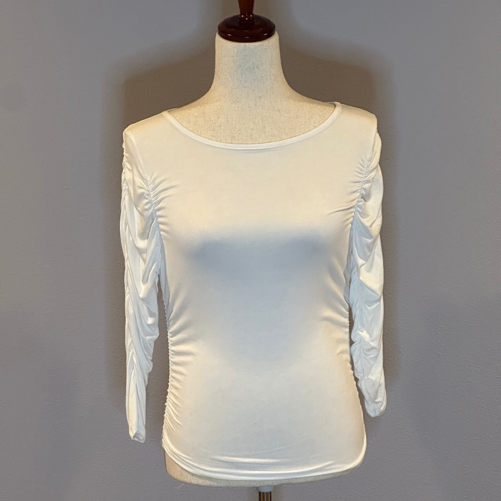 White chocolate clinched 3/4 sleeve